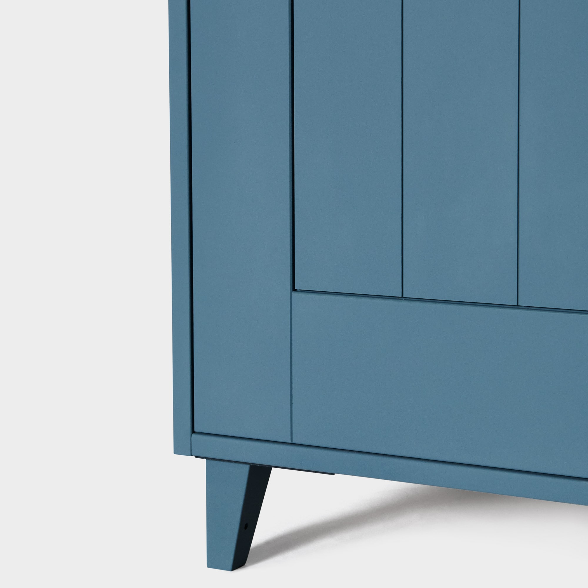 Massiv klädskåp H10/M1, 58 cm
